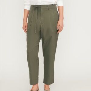 NWT - Everlane The Poplin Pleated Taper
Pant - size 8